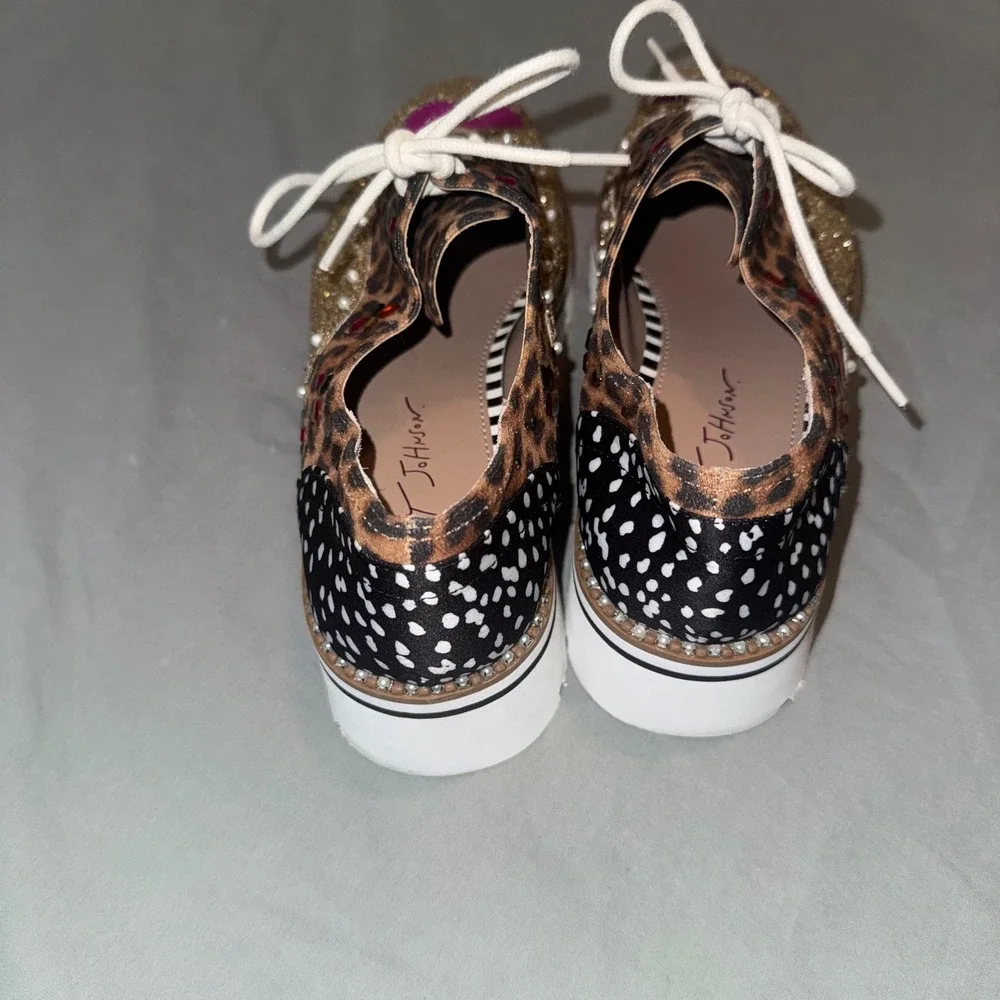 Betsey Johnson Pixxy Oxford Shoes 7.5 Gold Glitter Leopard Heart Pearl Lace Up